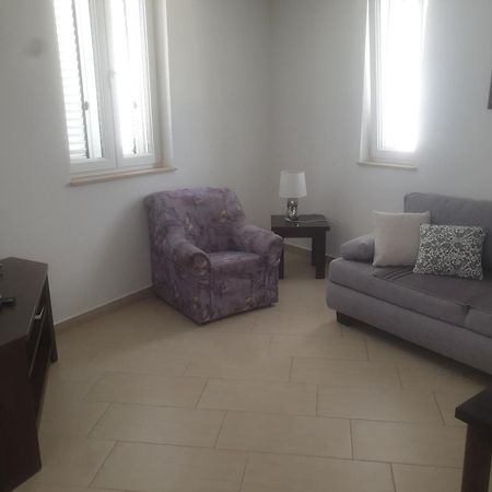 Summertime Apartmani Povljana Oda fotoğraf